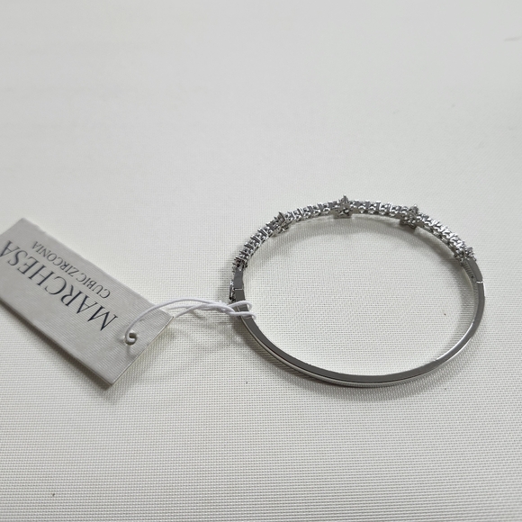 NWT Marchesa Silver-Tone Cubic Zirconia Flower Bangle Bracelet - Picture 5 of 5